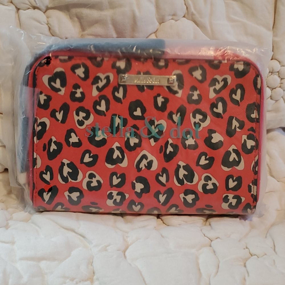 STELLA & DOT Chelsea Tech Wallet - Wild Heart